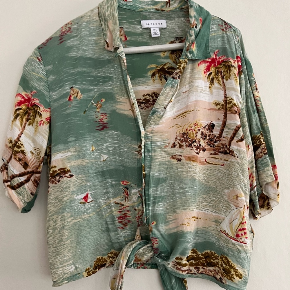 Island Fever cute cropped tie at waist blouse